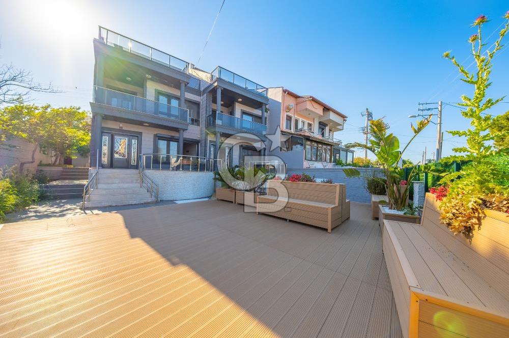 URLA GÜLBAHÇE'DE TRİPLEKS DENİZE 20M SATILIK VİLLA