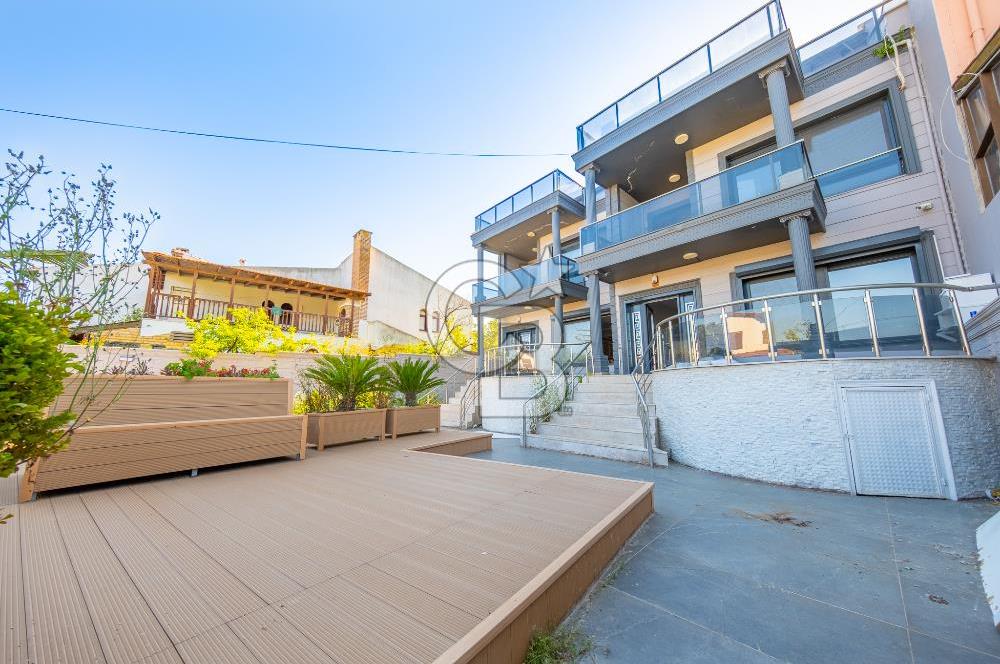 URLA GÜLBAHÇE'DE TRİPLEKS DENİZE 20M SATILIK VİLLA