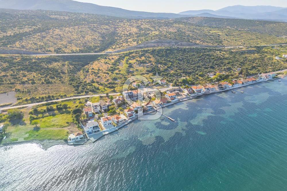 URLA GÜLBAHÇE'DE TRİPLEKS DENİZE 20M SATILIK VİLLA