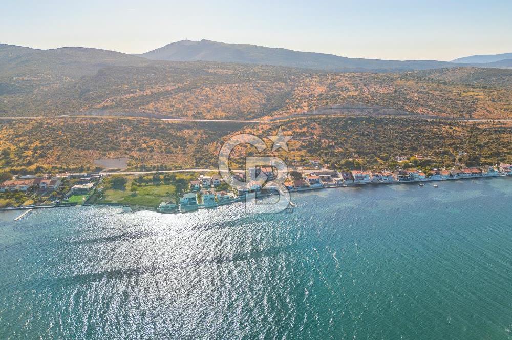 URLA GÜLBAHÇE'DE TRİPLEKS DENİZE 20M SATILIK VİLLA