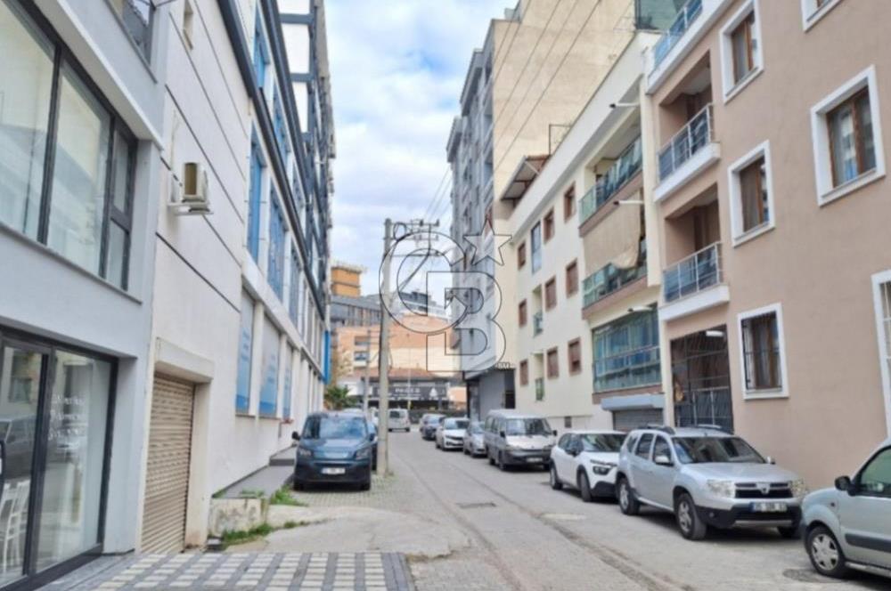 Çiğli Anadolu Caddesine Yakın Satılık Batar Katlı Dükkan