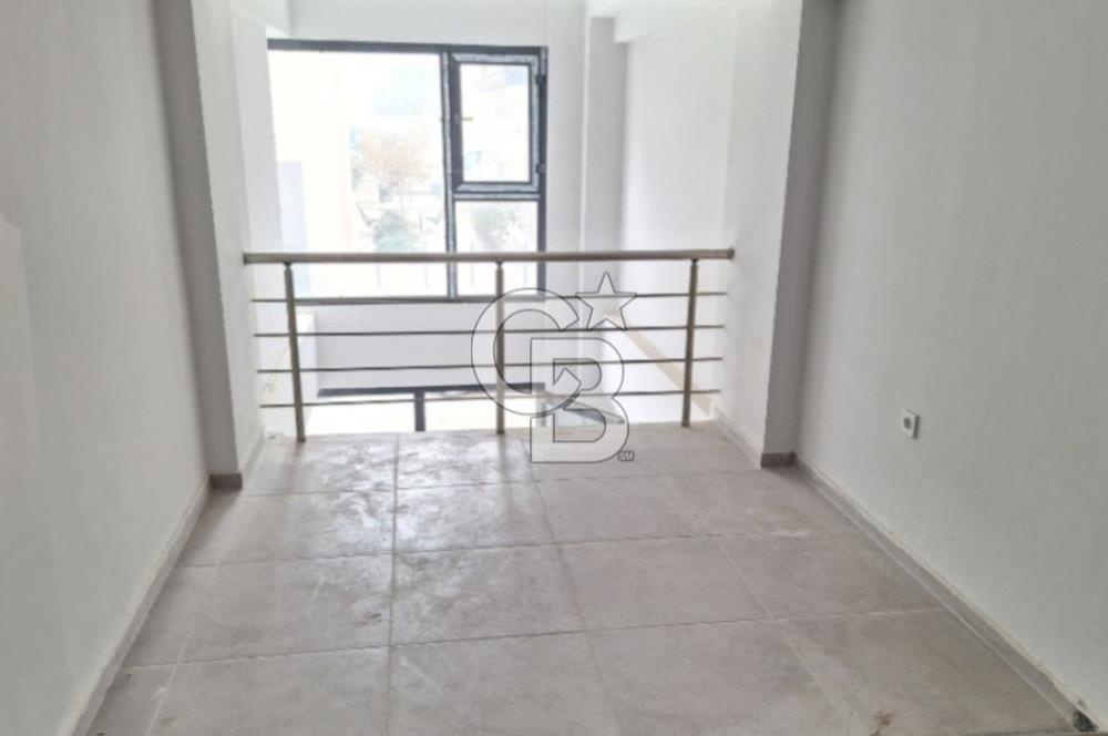 Çiğli Anadolu Caddesine Yakın Satılık Batar Katlı Dükkan