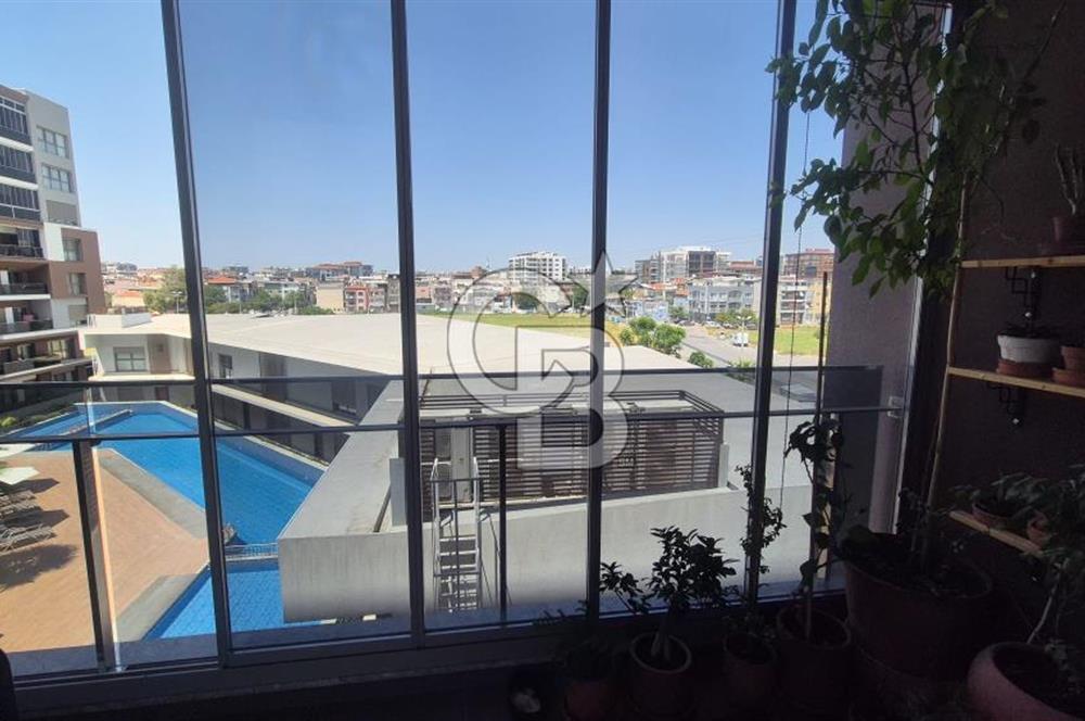 GAYDA ATAŞEHİR'DE HAVUZ MANZARALI FULL TADİLATLI KREDİYE UYGUN GENİŞ 3+1 DAİRE 