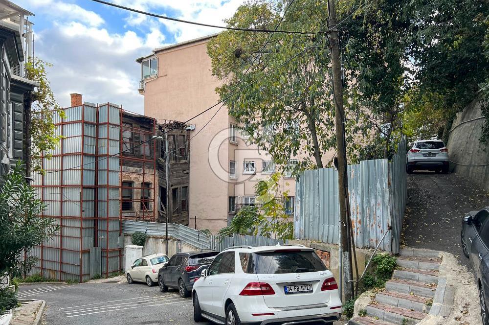 Arnavutköy Sahile Yürüme Mesafesi Kiralık 2+1 Bahçe Katı