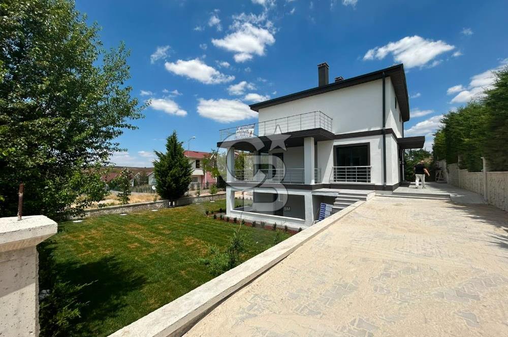 ŞEHİTALİ PET KONUT SİTESİTESİNDE SATILIK 4+2 TAM MÜSTAKİL VİLLA