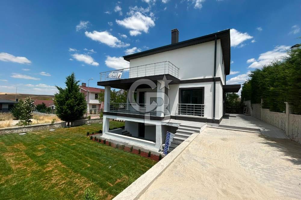 ŞEHİTALİ PET KONUT SİTESİTESİNDE SATILIK 4+2 TAM MÜSTAKİL VİLLA