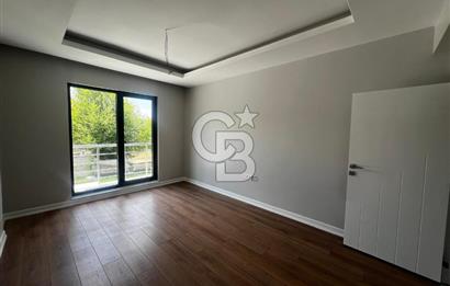 ŞEHİTALİ PET KONUT SİTESİTESİNDE SATILIK 4+2 TAM MÜSTAKİL VİLLA