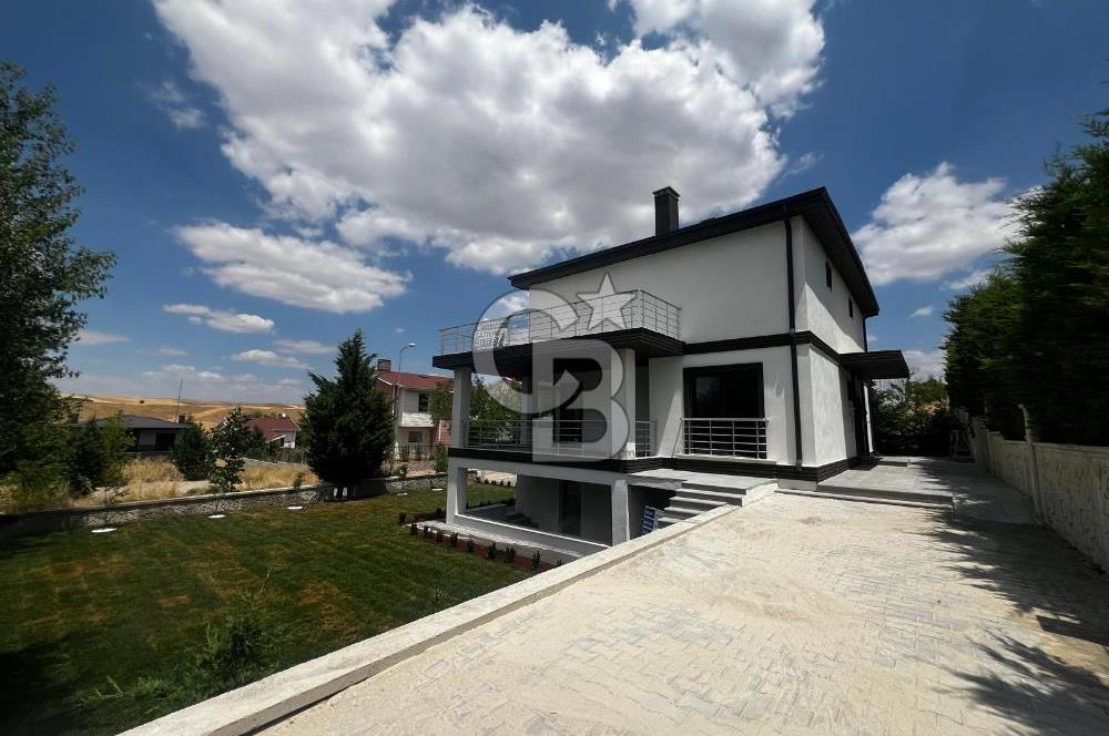 ŞEHİTALİ PET KONUT SİTESİTESİNDE SATILIK 4+2 TAM MÜSTAKİL VİLLA