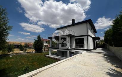 ŞEHİTALİ PET KONUT SİTESİTESİNDE SATILIK 4+2 TAM MÜSTAKİL VİLLA