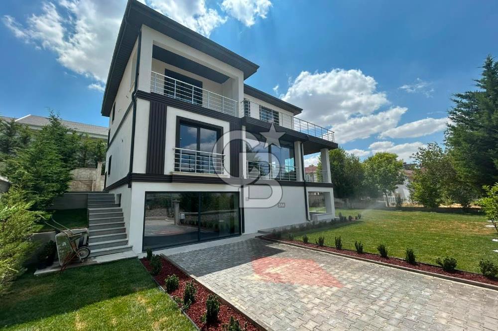 ŞEHİTALİ PET KONUT SİTESİTESİNDE SATILIK 4+2 TAM MÜSTAKİL VİLLA