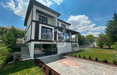 ŞEHİTALİ PET KONUT SİTESİTESİNDE SATILIK 4+2 TAM MÜSTAKİL VİLLA