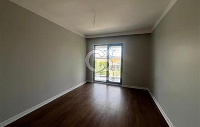 ŞEHİTALİ PET KONUT SİTESİTESİNDE SATILIK 4+2 TAM MÜSTAKİL VİLLA