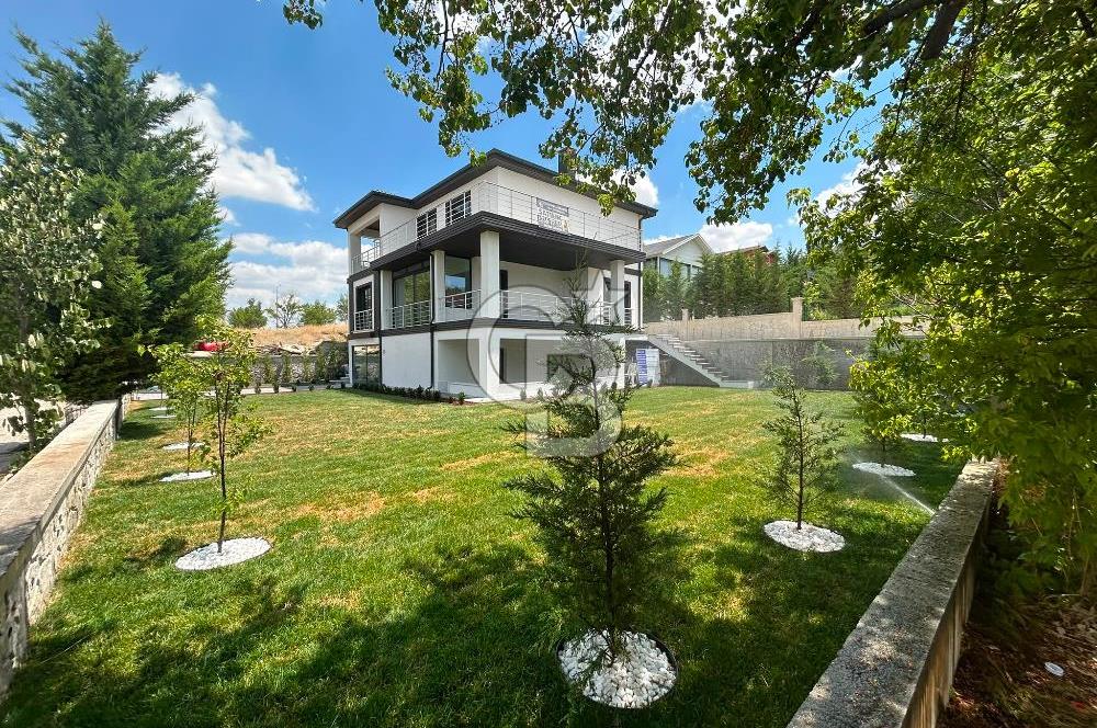 ŞEHİTALİ PET KONUT SİTESİTESİNDE SATILIK 4+2 TAM MÜSTAKİL VİLLA