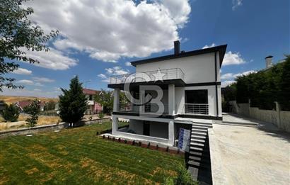 ŞEHİTALİ PET KONUT SİTESİTESİNDE SATILIK 4+2 TAM MÜSTAKİL VİLLA