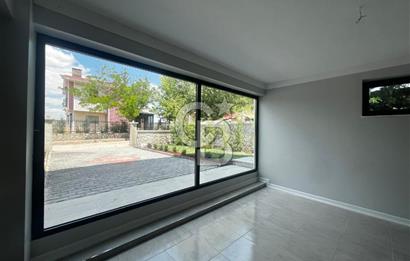 ŞEHİTALİ PET KONUT SİTESİTESİNDE SATILIK 4+2 TAM MÜSTAKİL VİLLA