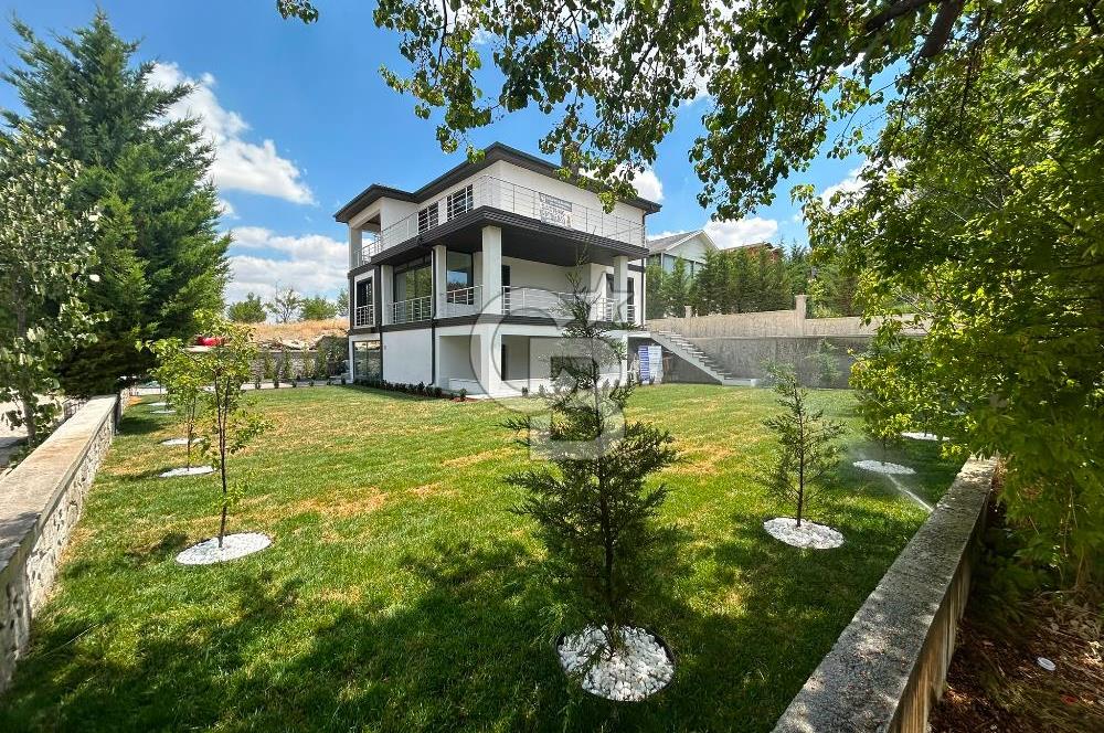 ŞEHİTALİ PET KONUT SİTESİTESİNDE SATILIK 4+2 TAM MÜSTAKİL VİLLA