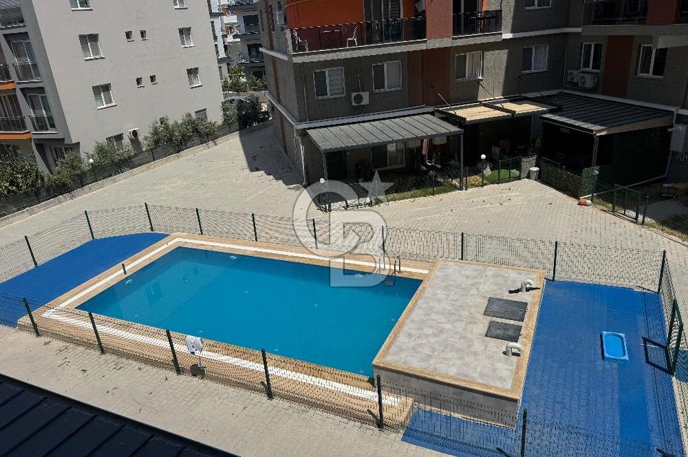 KİRALIK | Seyrek'te Havuz Cepheli, Eşyalı, 1 + 1 Daire