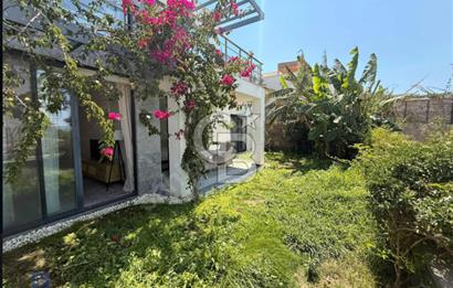 Koyunbaba Sahilinde Butik Sitede Havuzlu Satılık 2+1 Bahçe Katı