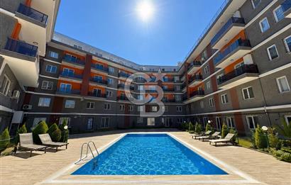 KİRALIK | Seyrek'te Havuz Cepheli, Eşyalı, 1 + 1 Daire