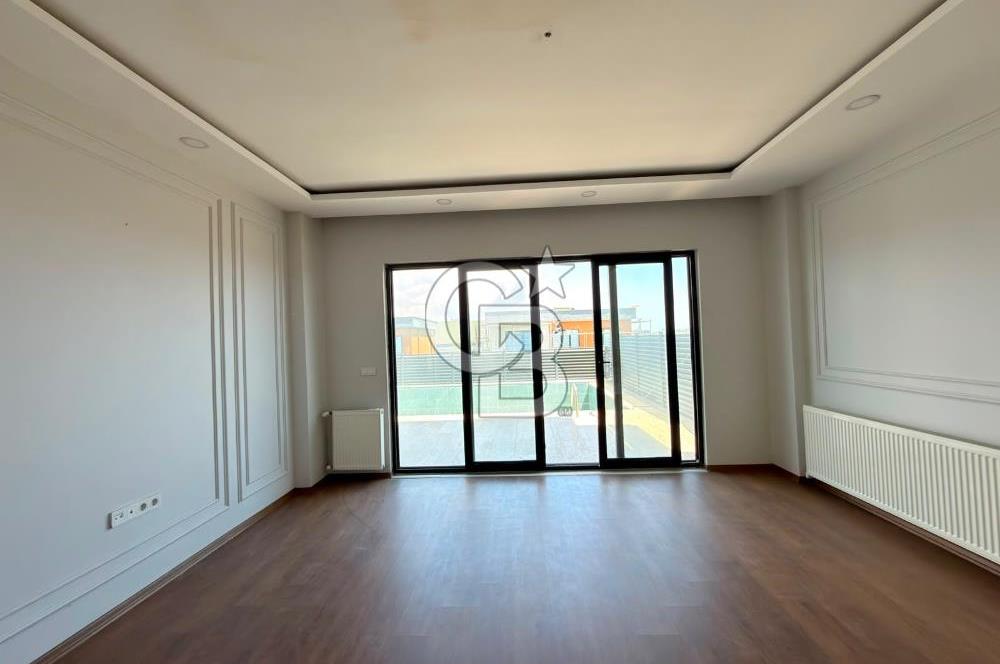 Büyükçekmece Oasis Villaları'nda Deniz Manzaralı 4+1 Lüks Villa