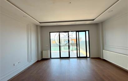 Büyükçekmece Oasis Villaları'nda Deniz Manzaralı 4+1 Lüks Villa