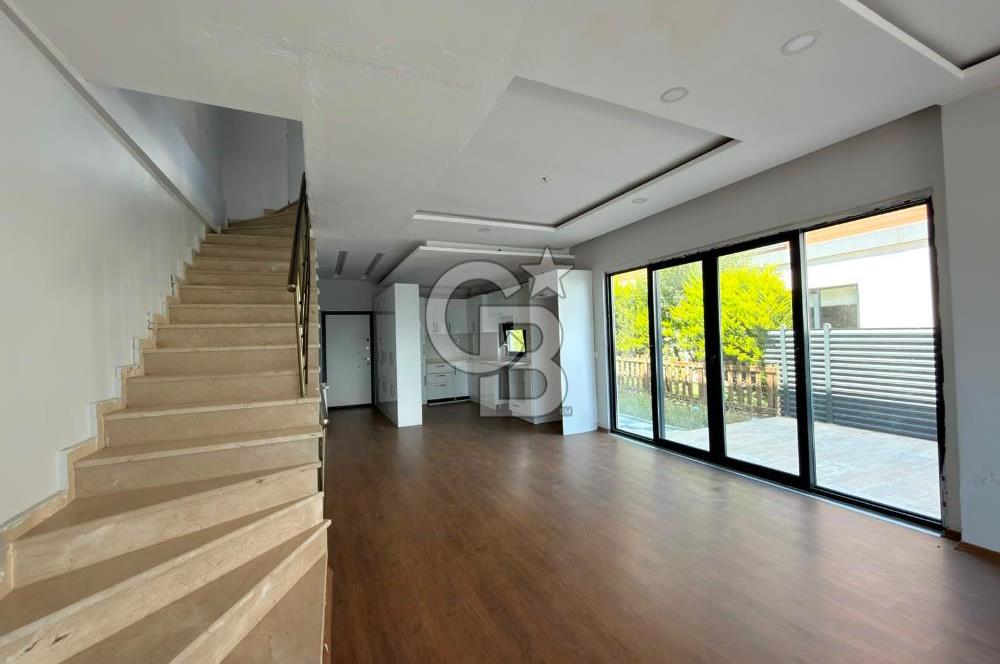 Büyükçekmece Oasis Villaları'nda Deniz Manzaralı 4+1 Lüks Villa