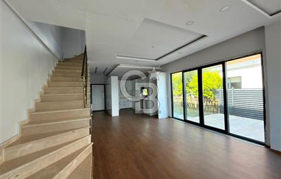 Büyükçekmece Oasis Villaları'nda Deniz Manzaralı 4+1 Lüks Villa