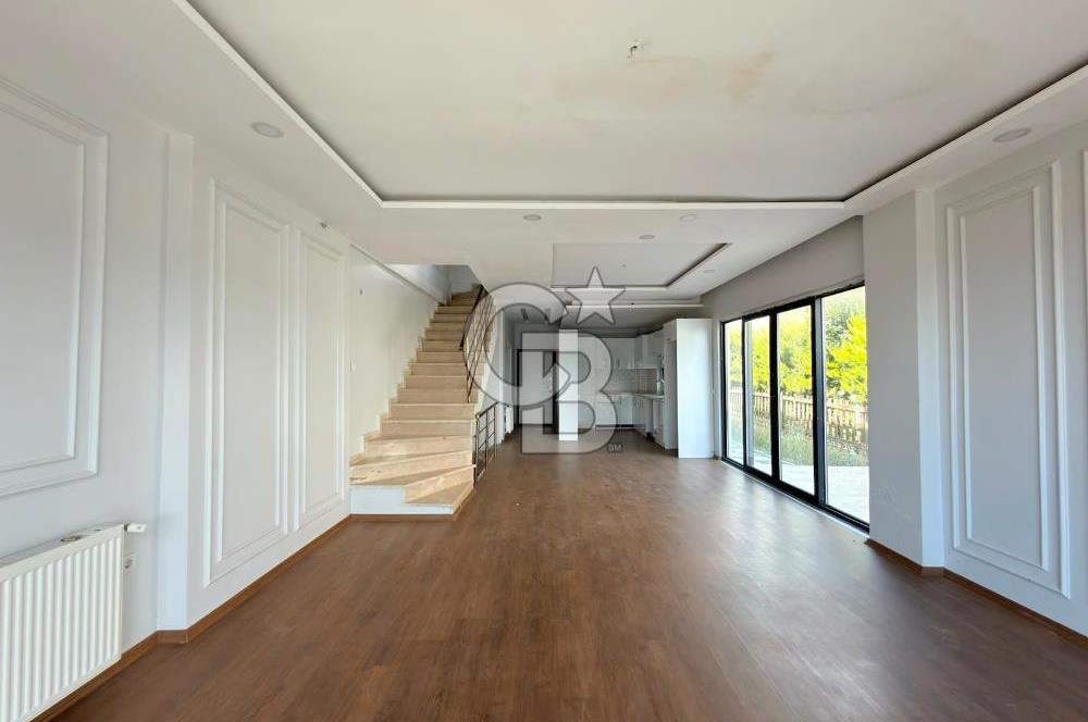 Büyükçekmece Oasis Villaları'nda Deniz Manzaralı 4+1 Lüks Villa