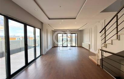 Büyükçekmece Oasis Villaları'nda Deniz Manzaralı 4+1 Lüks Villa