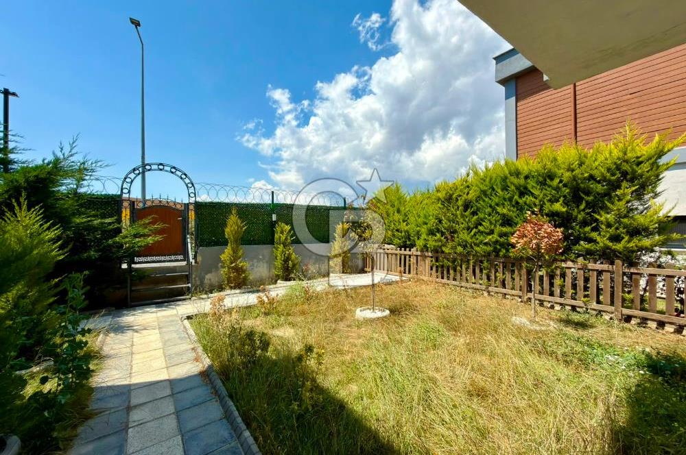 Büyükçekmece Oasis Villaları'nda Deniz Manzaralı 4+1 Lüks Villa