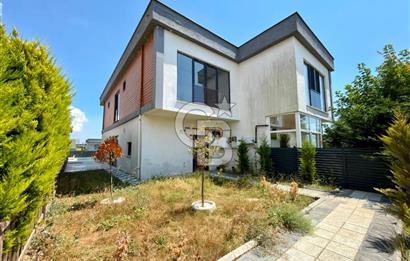 Büyükçekmece Oasis Villaları'nda Deniz Manzaralı 4+1 Lüks Villa