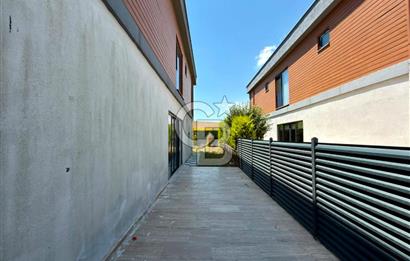 Büyükçekmece Oasis Villaları'nda Deniz Manzaralı 4+1 Lüks Villa