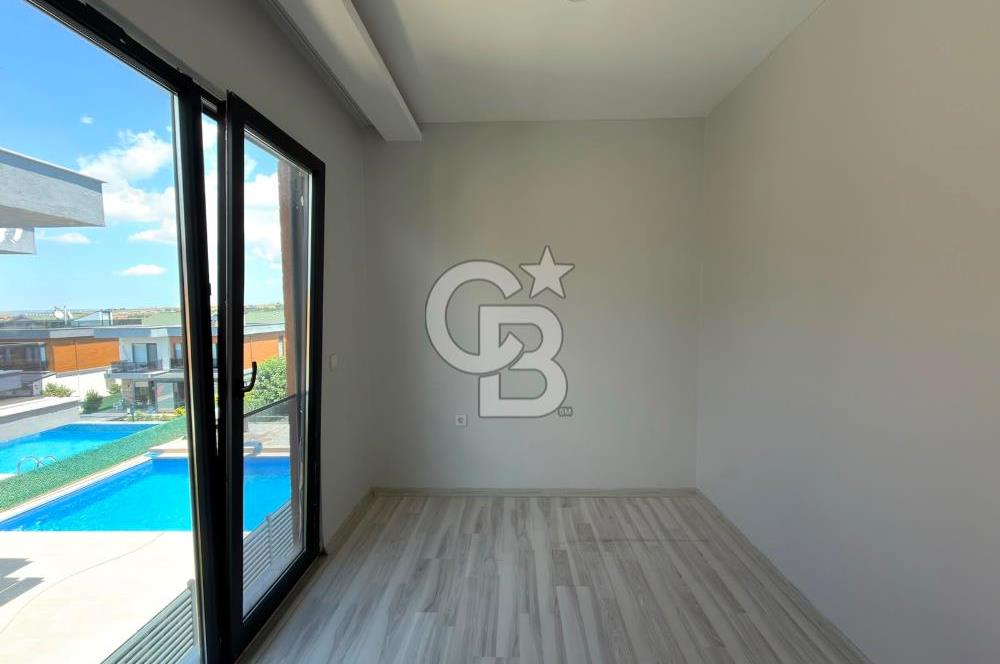 Büyükçekmece Oasis Villaları'nda Deniz Manzaralı 4+1 Lüks Villa