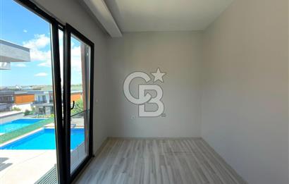 Büyükçekmece Oasis Villaları'nda Deniz Manzaralı 4+1 Lüks Villa