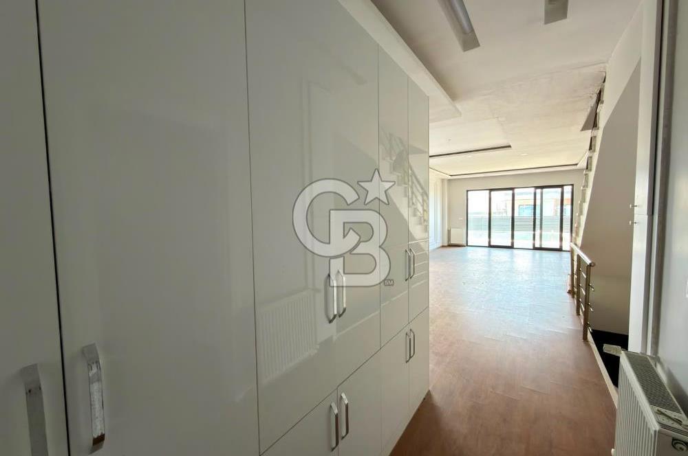 Büyükçekmece Oasis Villaları'nda Deniz Manzaralı 4+1 Lüks Villa