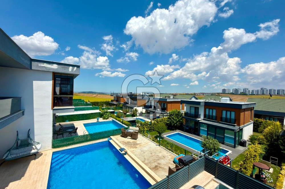 Büyükçekmece Oasis Villaları'nda Deniz Manzaralı 4+1 Lüks Villa