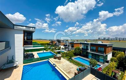 Büyükçekmece Oasis Villaları'nda Deniz Manzaralı 4+1 Lüks Villa