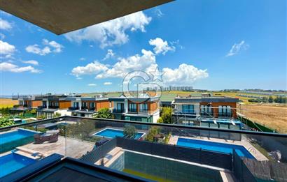 Büyükçekmece Oasis Villaları'nda Deniz Manzaralı 4+1 Lüks Villa