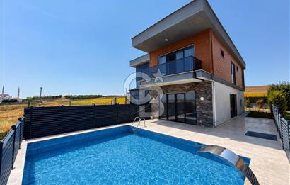 Büyükçekmece Oasis Villaları'nda Deniz Manzaralı 4+1 Lüks Villa