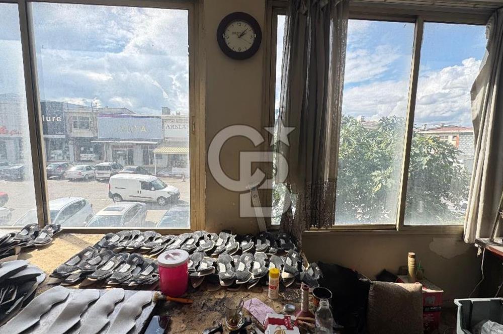 Bornova egemenlik mahallesinde satılık dükkan
