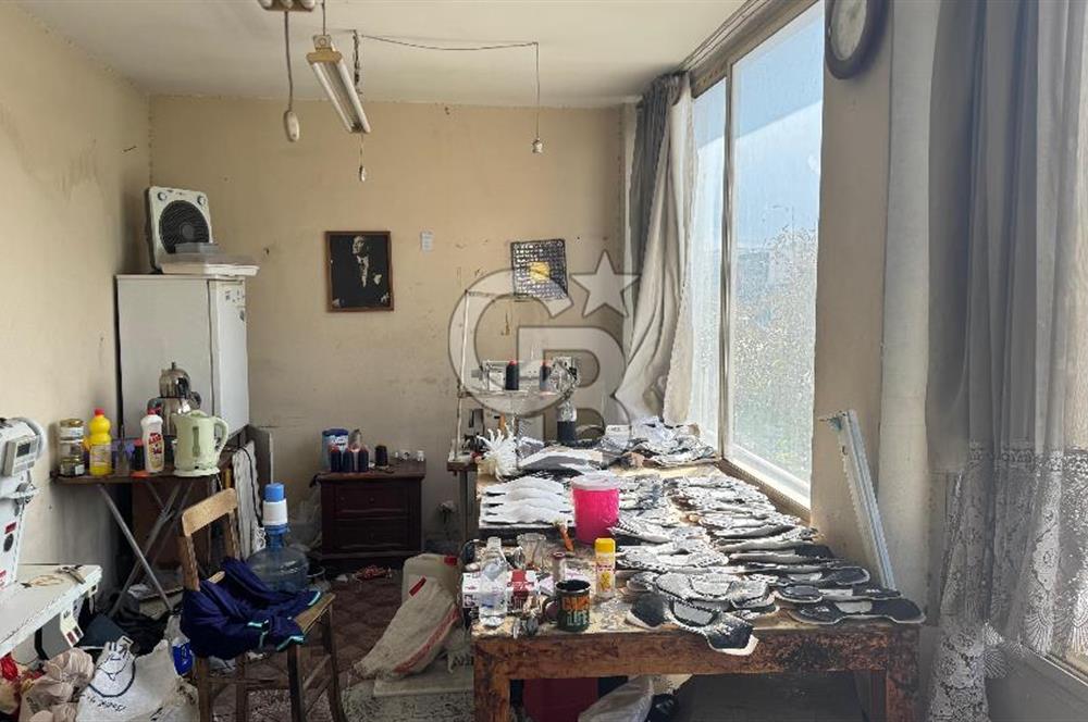 Bornova egemenlik mahallesinde satılık dükkan
