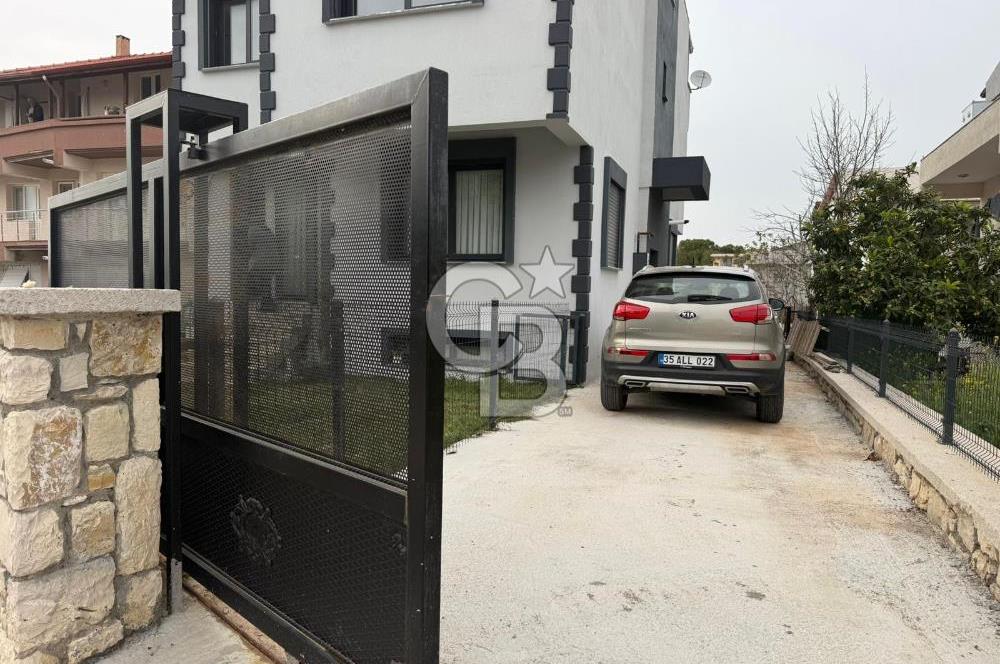 Urla da Satılık Bahçe Katı Daire