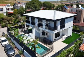 AKARCA PLAJINA YÜRÜME MESAFESİNDE HAVUZLU, 3+1 SATILIK VİLLA - 1 - 360951