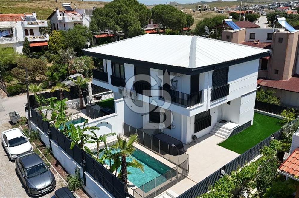 AKARCA PLAJINA YÜRÜME MESAFESİNDE HAVUZLU, 3+1 SATILIK VİLLA