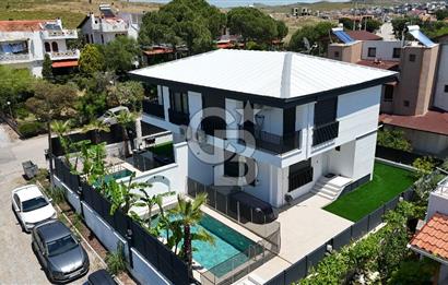 AKARCA PLAJINA YÜRÜME MESAFESİNDE HAVUZLU, 3+1 SATILIK VİLLA