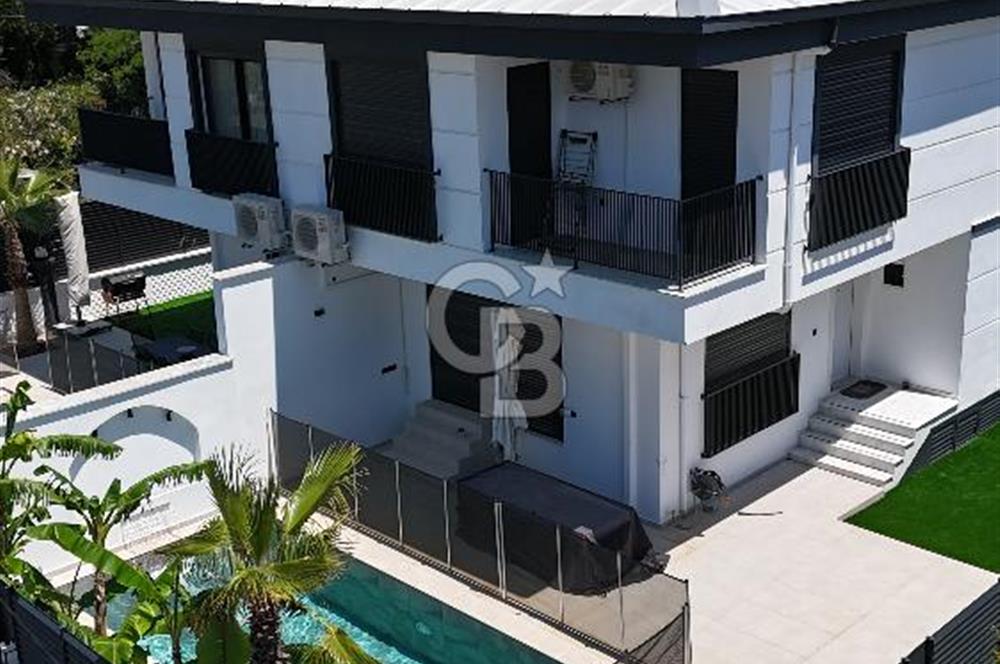 AKARCA PLAJINA YÜRÜME MESAFESİNDE HAVUZLU, 3+1 SATILIK VİLLA