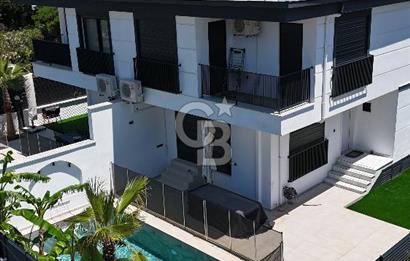 AKARCA PLAJINA YÜRÜME MESAFESİNDE HAVUZLU, 3+1 SATILIK VİLLA
