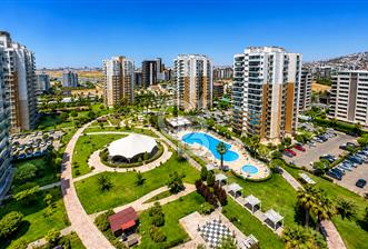 Emlak Konut Mavişehir’de Havuz Cepheli 1+1 Satılık Daire - 1 - 361040