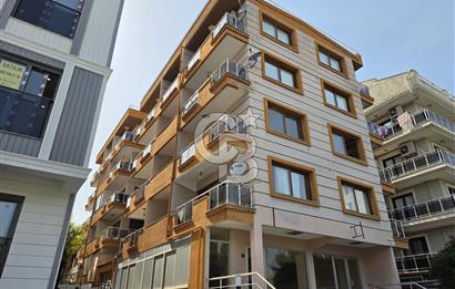 Kuşadası Camiatik'te Deniz Manzaralı 3+1 Çatı Dubleks