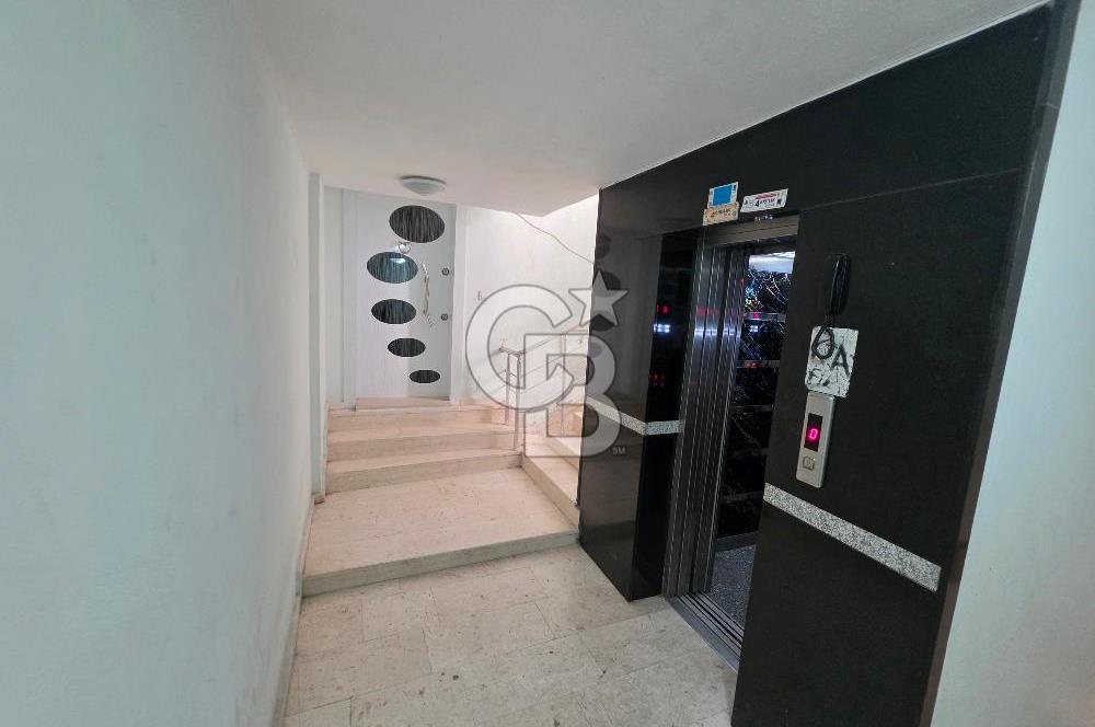 Kuşadası Camiatik'te Deniz Manzaralı 3+1 Çatı Dubleks